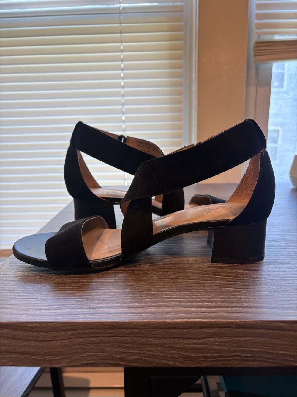 Naturalizer Women’s Adele Black Crisscross Block Heel Sandals Size 9 Shoes - Picture 3 of 10
